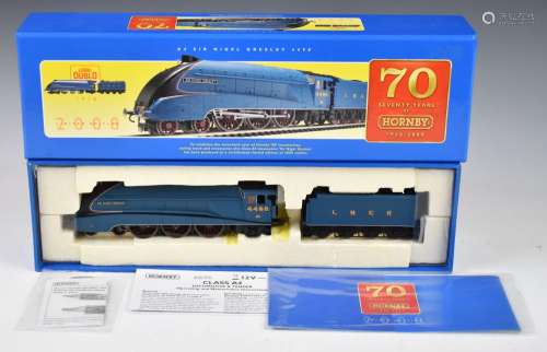 Hornby 00 gauge model railway 70 Years of Hornby LNER A4 Pac...