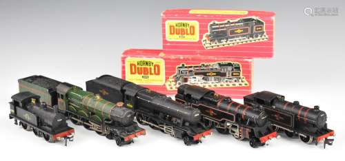 Five Hornby Dublo 00 gauge model railway locomotives compris...