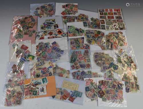 A quantity of loose all world stamps