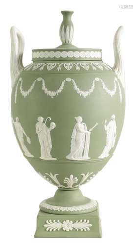 A LARGE WEDGWOOD SAGE GREEN URN-SHAPED LIDDED VASE