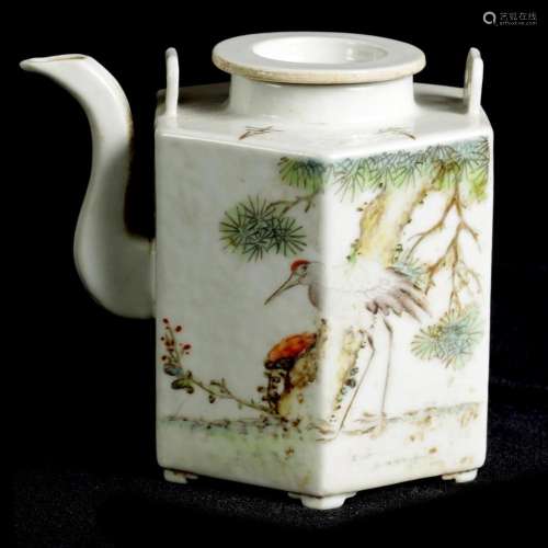 AN 18TH/19TH CENTURY CHINESE HEXAGONAL TEAPOT WITH SIGNED EI...