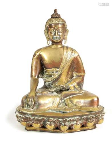 AN 18TH/19TH CENTURY BRONZE TIBETAN BUDDHA