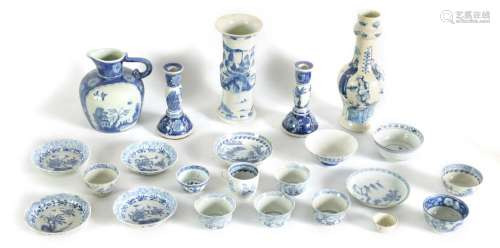 A SELECTION OF CHINESE BLUE AND WHITE PORCELAIN