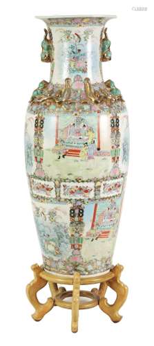 A MASSIVE 20TH CENTURY CHINESE FAMILLE ROSE PORCELAIN HALL V...