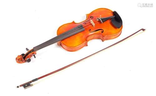 A MODERN ITALIAN VIOLIN LABELLED GIUSEPPE LAMPERTI