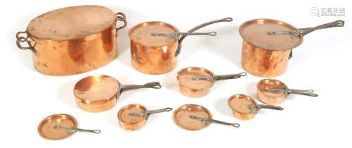 A SET OF 19TH CENTURY GRADUATED COPPER PANS AND VARIOUS LIDS...