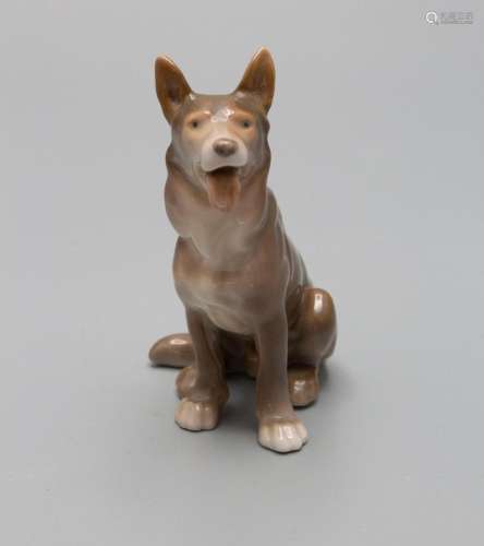 Sitzender Schäferhund / A porcelain figure of a sitting Alsa...