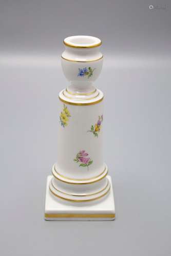 Kerzenleuchter mit Streublumen / A candleholder with scatter...