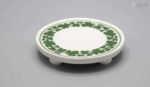 Untersetzer mit 'Weinlaub' / A coaster with vine leaves, Mei...