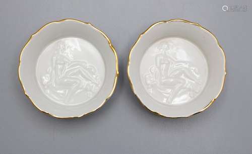 Paar Schälchen mit Akt-Relief / Two small dishes with nudes,...