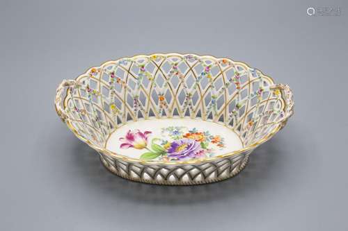 Ovale Korbschale / An oval basket, Carl Thieme, Potschappel,...