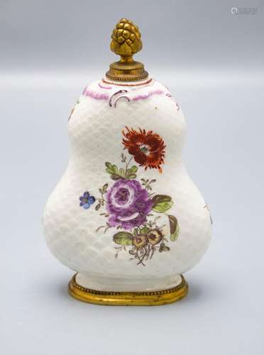 Großer Porzellanflakon / A large porcelain bottle with bronz...