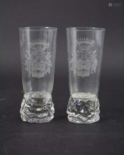 Paar Stampfgläser mit Adelswappen / A pair of 'pounding glas...