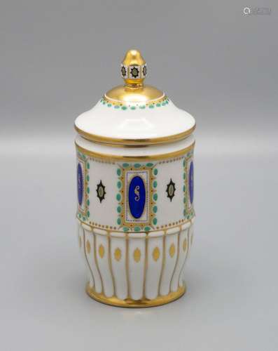 Art Déco Deckeldose / An Art Déco lidded box with ornamental...