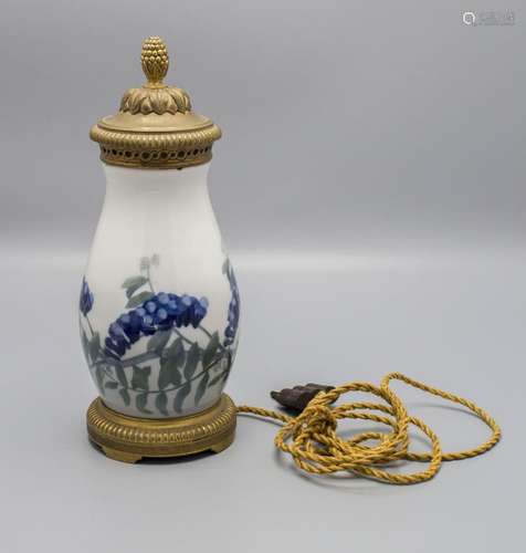 Jugendstil Lampe mit Blauregen / An Art Nouveau porcelain la...