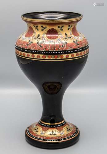 Jugendstil Vase mit Kleeblüten-Dekor / An Art Nouveau vase w...