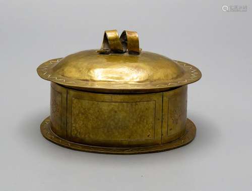 Art Déco Deckeldose / An Art Deco lidded box, um 1920