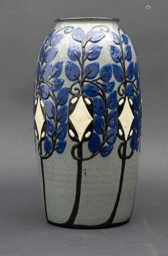 Jugendstil Majolika Vase / An Art Nouveau majolica vase, Ton...