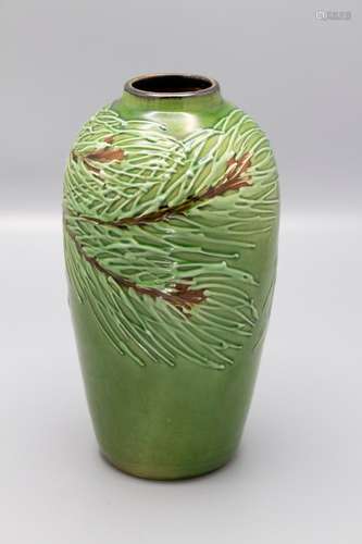 Jugendstil Majolika Vase / An Art Nouveau majolica vase, Ton...