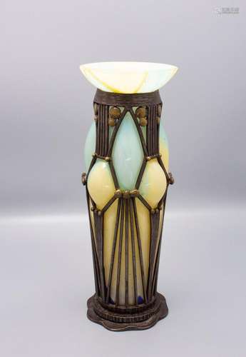 Große Art Déco Vase / A large Art Deco vase, wohl Louis Majo...