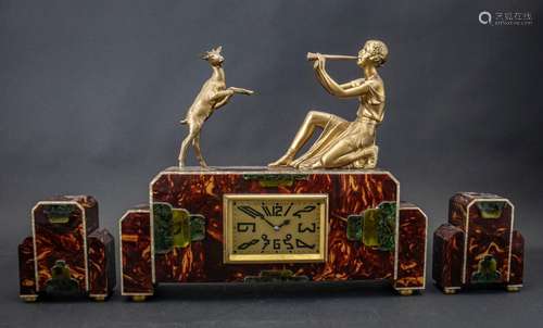 Art Déco Kaminuhr mit Beistellern / An Art Deco mantle clock...