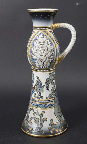 Jugendstil Henkelvase mit Gargoyle / An Art Nouveau vase wit...