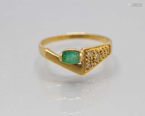 Damenring mit Diamanten und Smaragd / A ladies 18 ct gold ri...