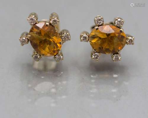 Paar Ohrstecker mit Citrin und Brillanten / A pair of 14 ct ...