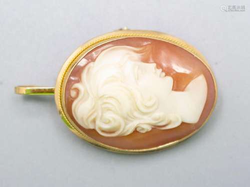 Anhänger/Brosche mit Gemme / An 18 ct gold pendant with gem