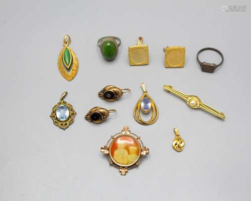 Modeschmuck-Konvolut / A collection of costume jewellery