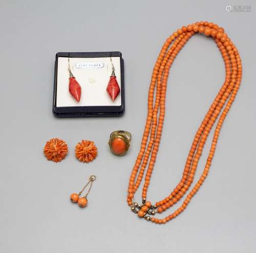 Konvolut Korallenschmuck / A set of coral jewellery