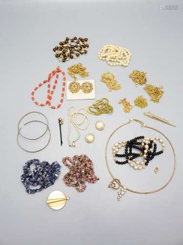 Konvolut Modeschmuck / A set of costume jewellery