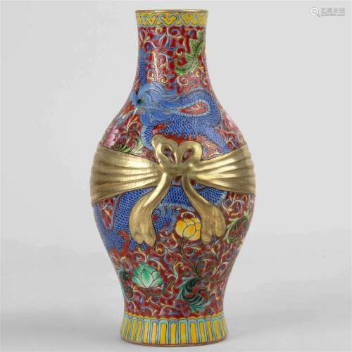 Famille rose dragon pattern vase with Daqing Qianlong Nian Z...