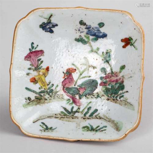 Famille rose small dish with mark, late Qing dynasty