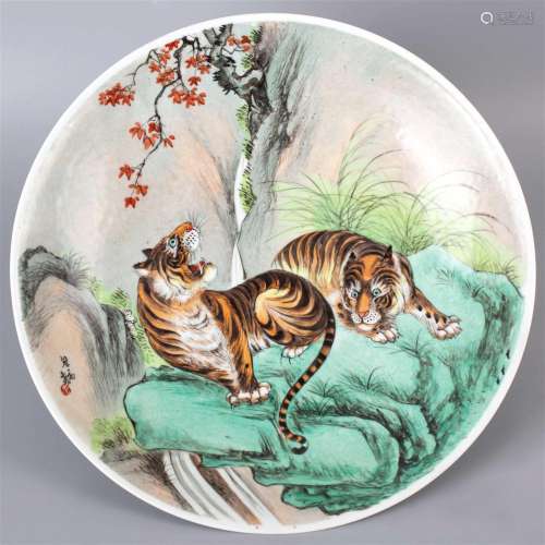 Famille rose plate with double tiger pattern 20th century