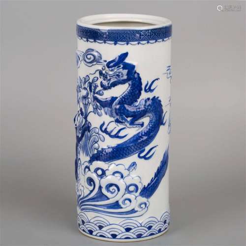 Blue and white dragon patternpen holder 20th century