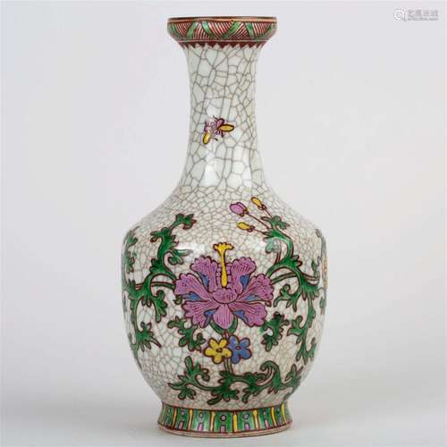 Ge kiln flower pattern vase, Qing dynasty