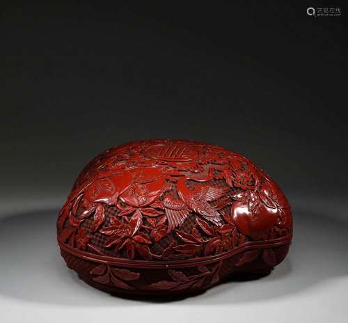 A CARVED CINNABAR LACQUER 'PEACH' BOX AND COVER.MARK OF QIAN...