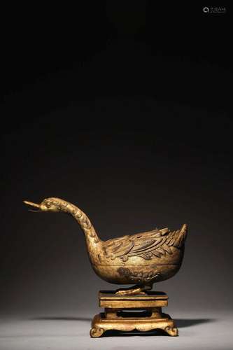 A GILT-BRONZE 'DUCK' BURNER .QING DYNASTY