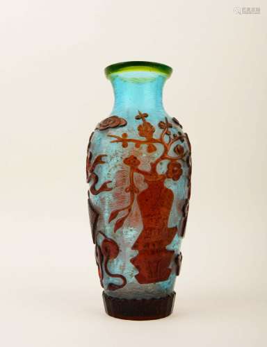 A RED-OVERLAY GLASS VASE.MARK OF QIANLONG
