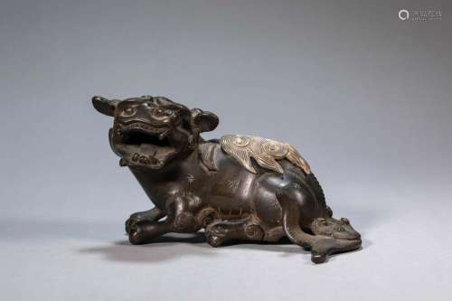 A BRONZE 'LION' BURNER AND SILVER COVER.QING DYNASTY