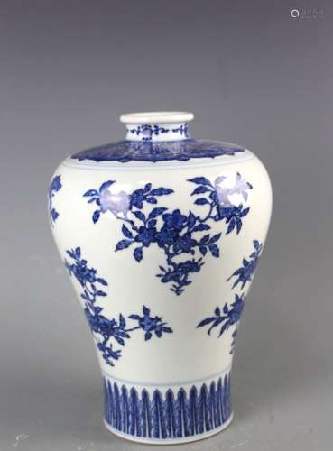 A BLUE AND WHITE VASE.MEIPING.MARK OF QIANLONG