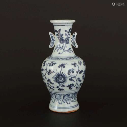 A BLUE AND WHITE VASE