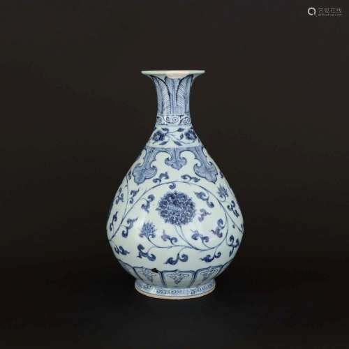 A BLUE AND WHITE VASE.YUHUCHUNPING
