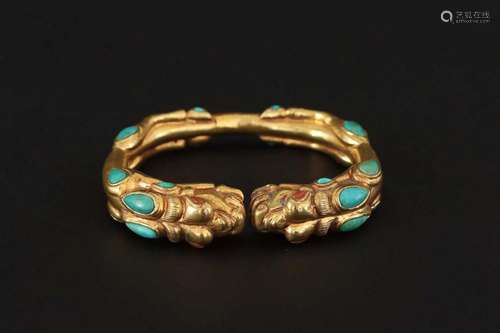 A GILT-BRONZE 'DRAGON' BANGLE