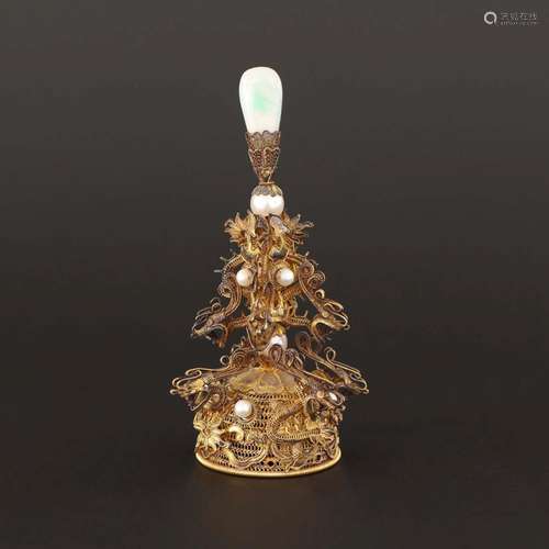 A GEM'S GILT-SILVER CROWN