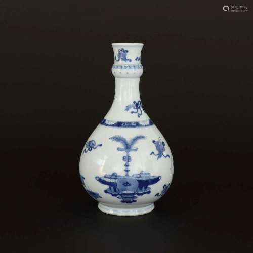 A BLUE AND WHITE VASE.YUHUCHUNPING