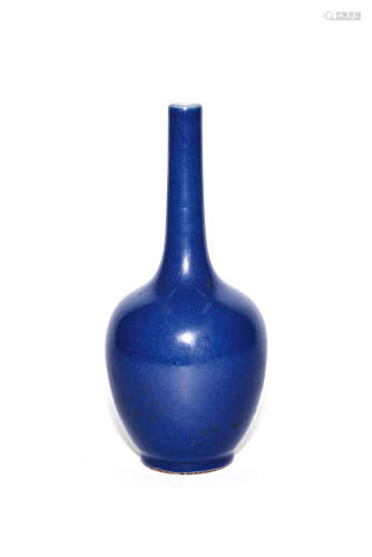 清	 霁蓝釉长颈瓶