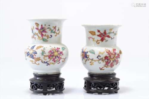 PAIR OF QING PERIOD FAMILLE ROSE PORCELAIN VASES
