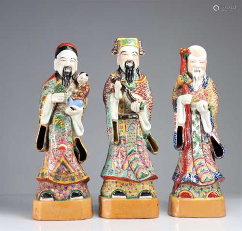 A SET OF THREE CHINESE FAMILLE ROSE IMMORTAL FIGURES, 19/20T...
